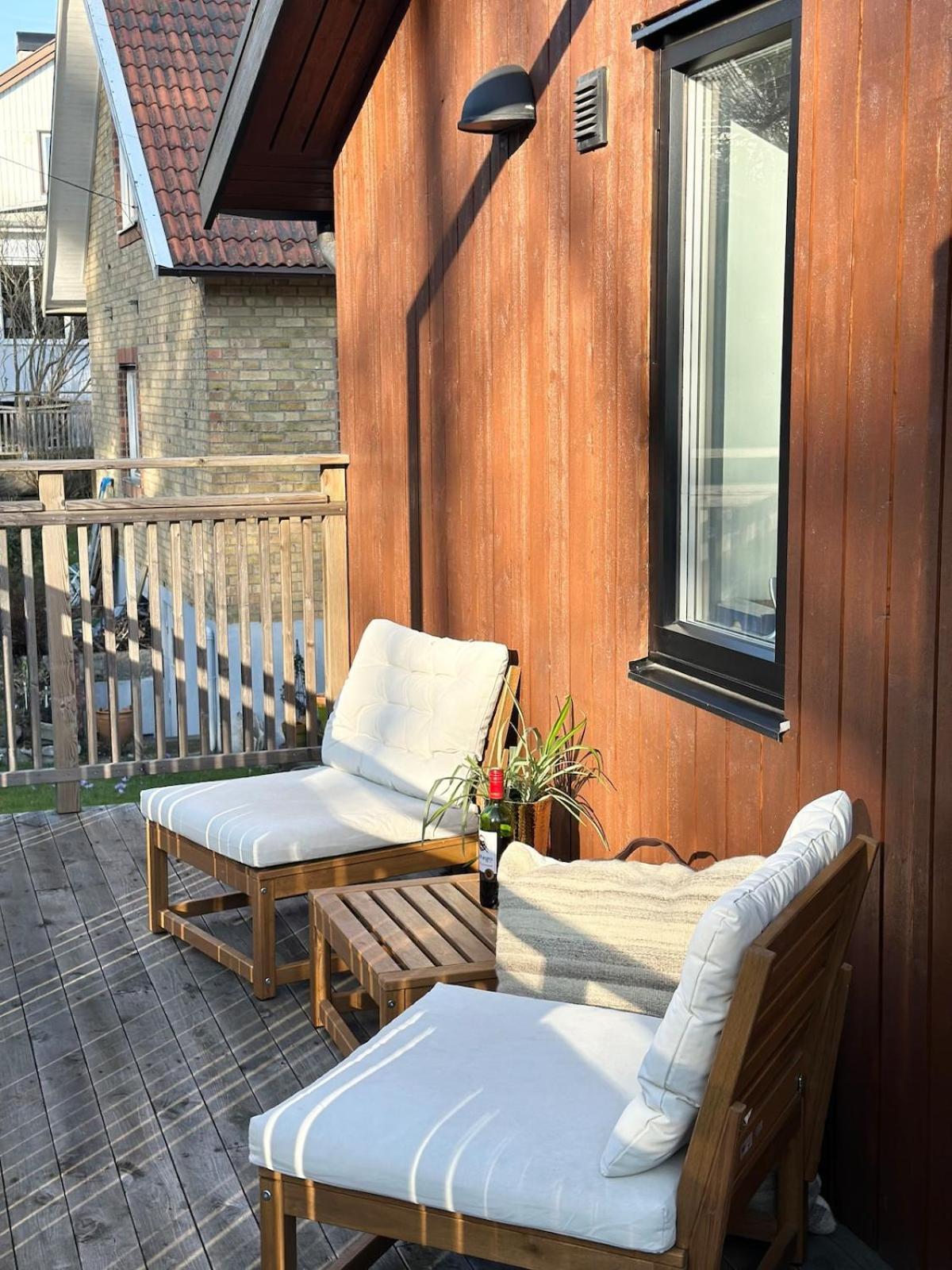 Close To Apartment *